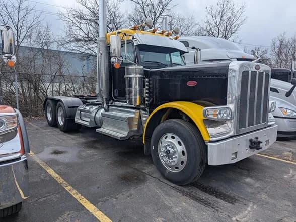 2023 Peterbilt 389 in Columbus, OH — photo 2