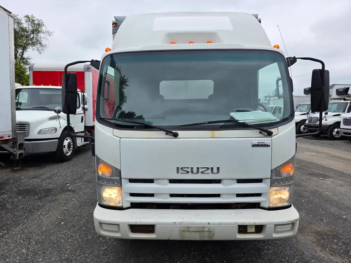 2014 Isuzu NQR in Bensalem, PA — photo 2