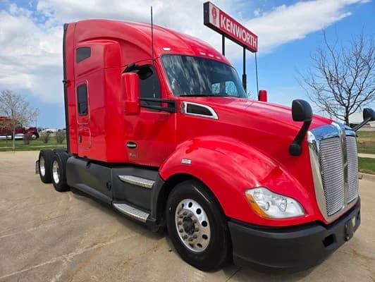 2022 Kenworth T680 in Cedar Rapids, IA