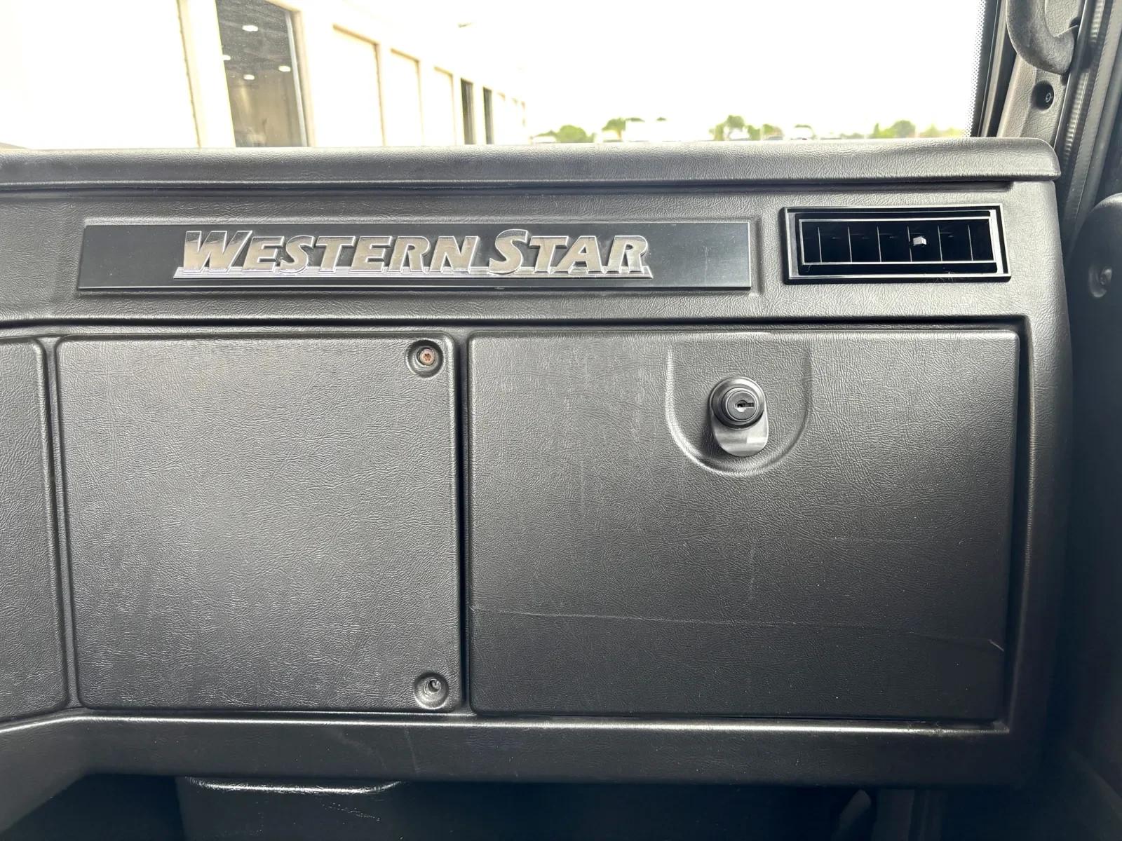 2019 Western Star 4900 in Hutchins, TX — photo 19