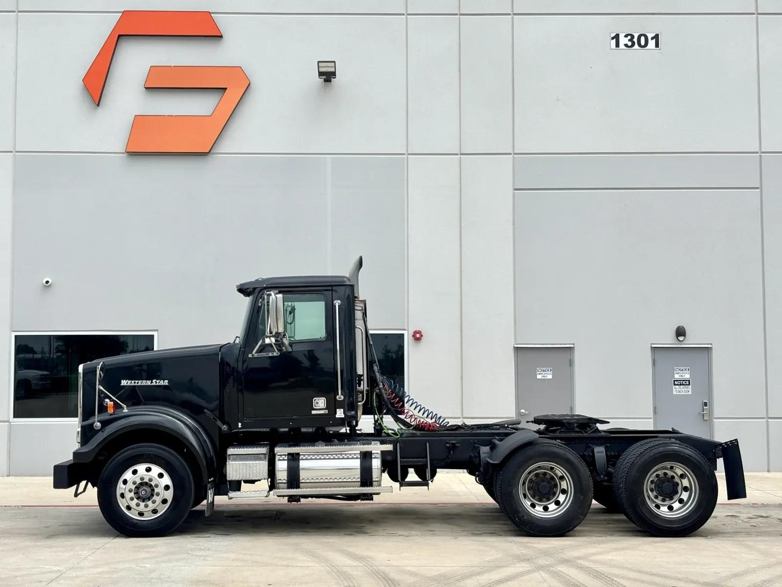 2019 Western Star 4900 in Hutchins, TX — photo 4
