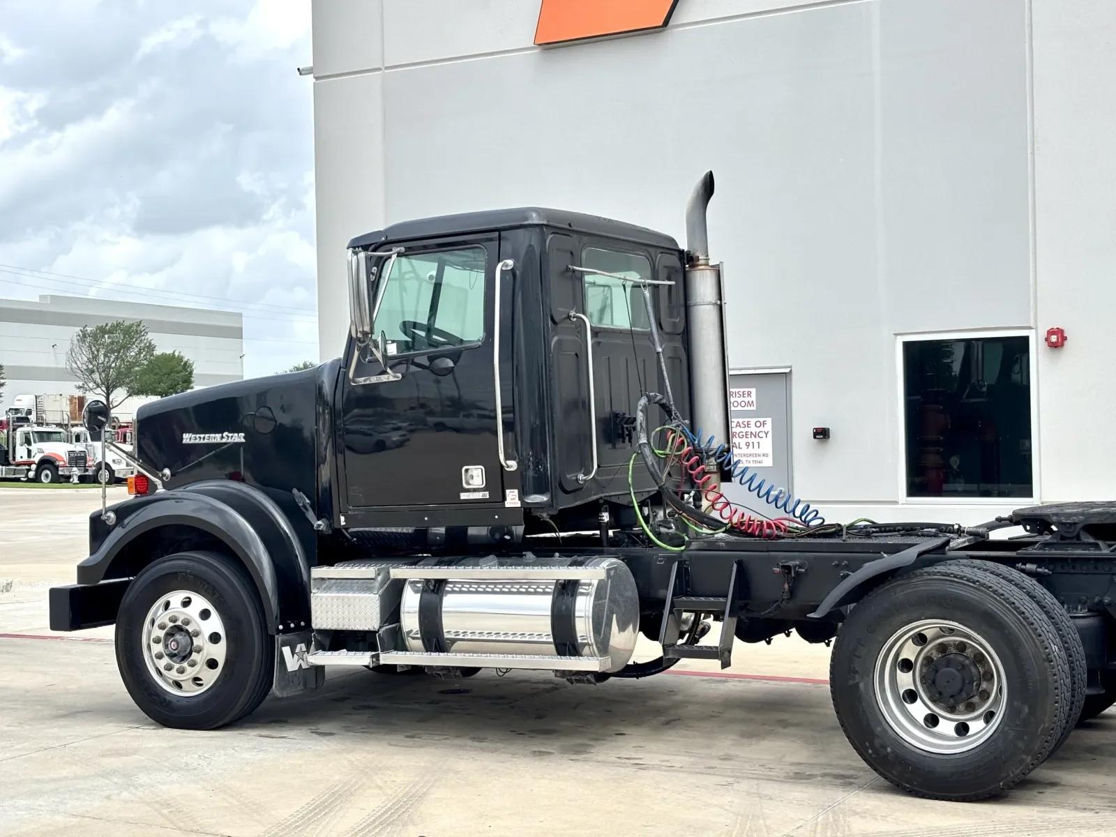 2019 Western Star 4900 in Hutchins, TX — photo 8