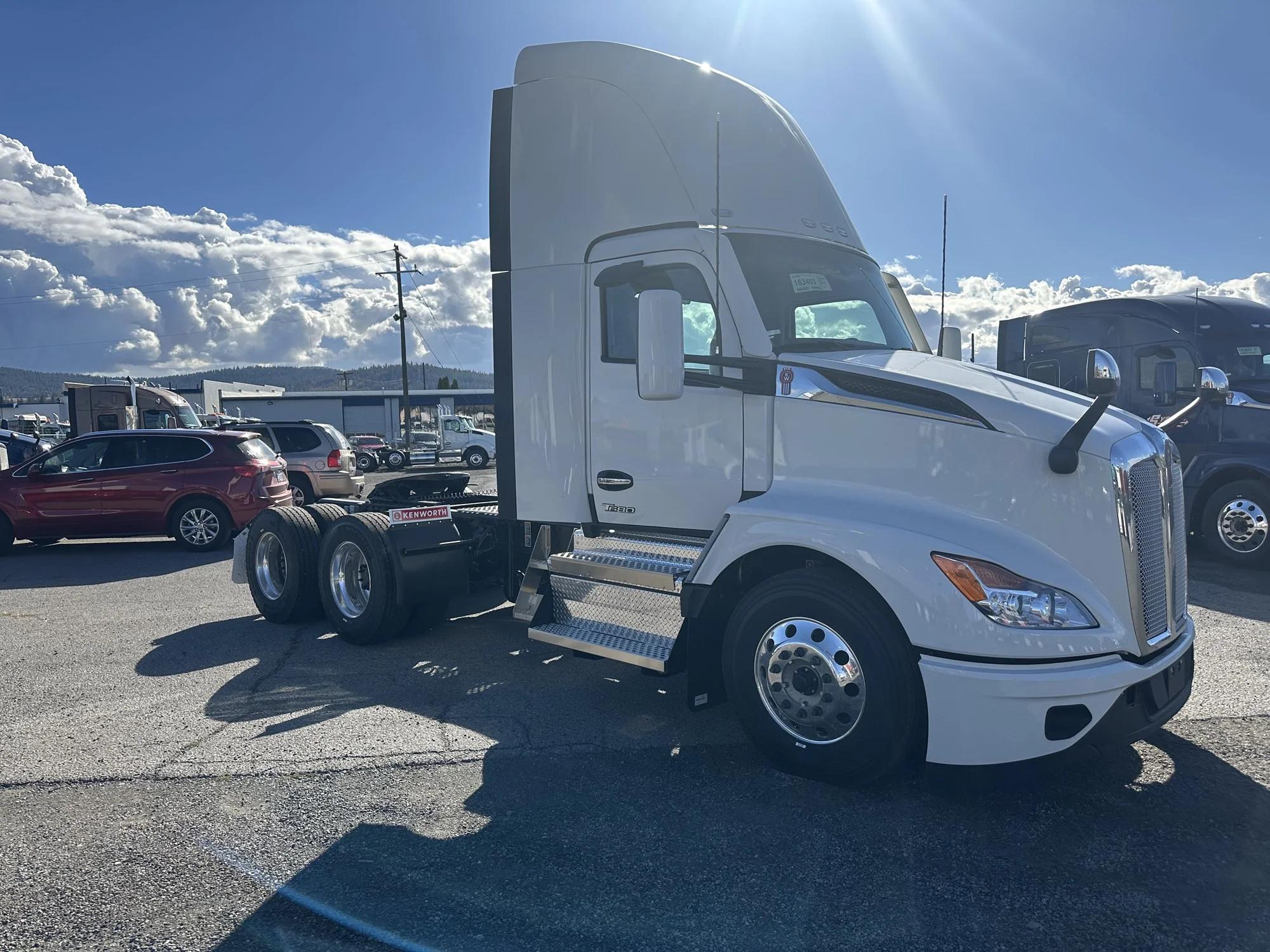 2025 Kenworth T680 in Spokane, WA, WA — photo 2