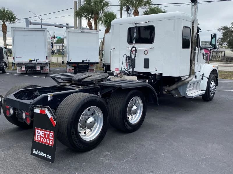 2025 Peterbilt 567 in Fort Lauderdale, FL — photo 7