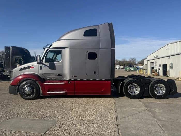 2022 Peterbilt 579 in Dallas, TX — photo 4