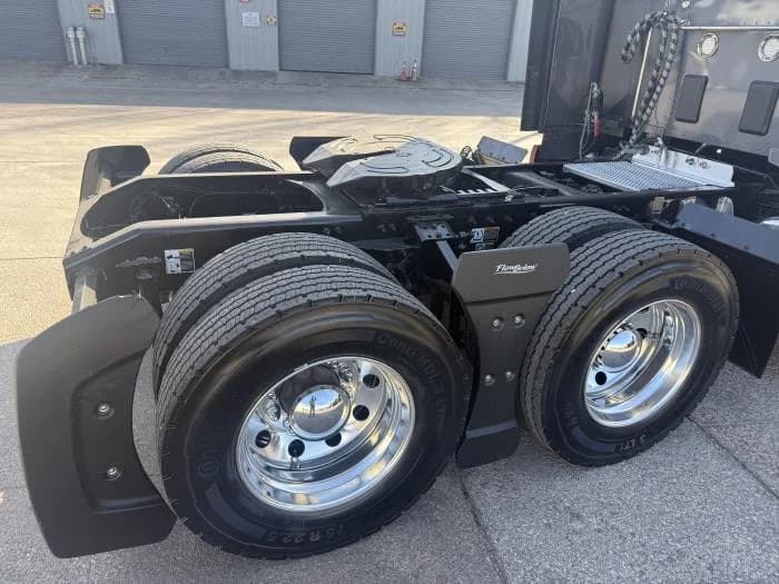 2022 Peterbilt 579 in Dallas, TX — photo 5