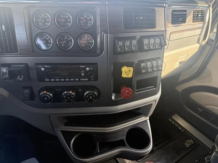 2022 Peterbilt 579 in Dallas, TX — photo 7