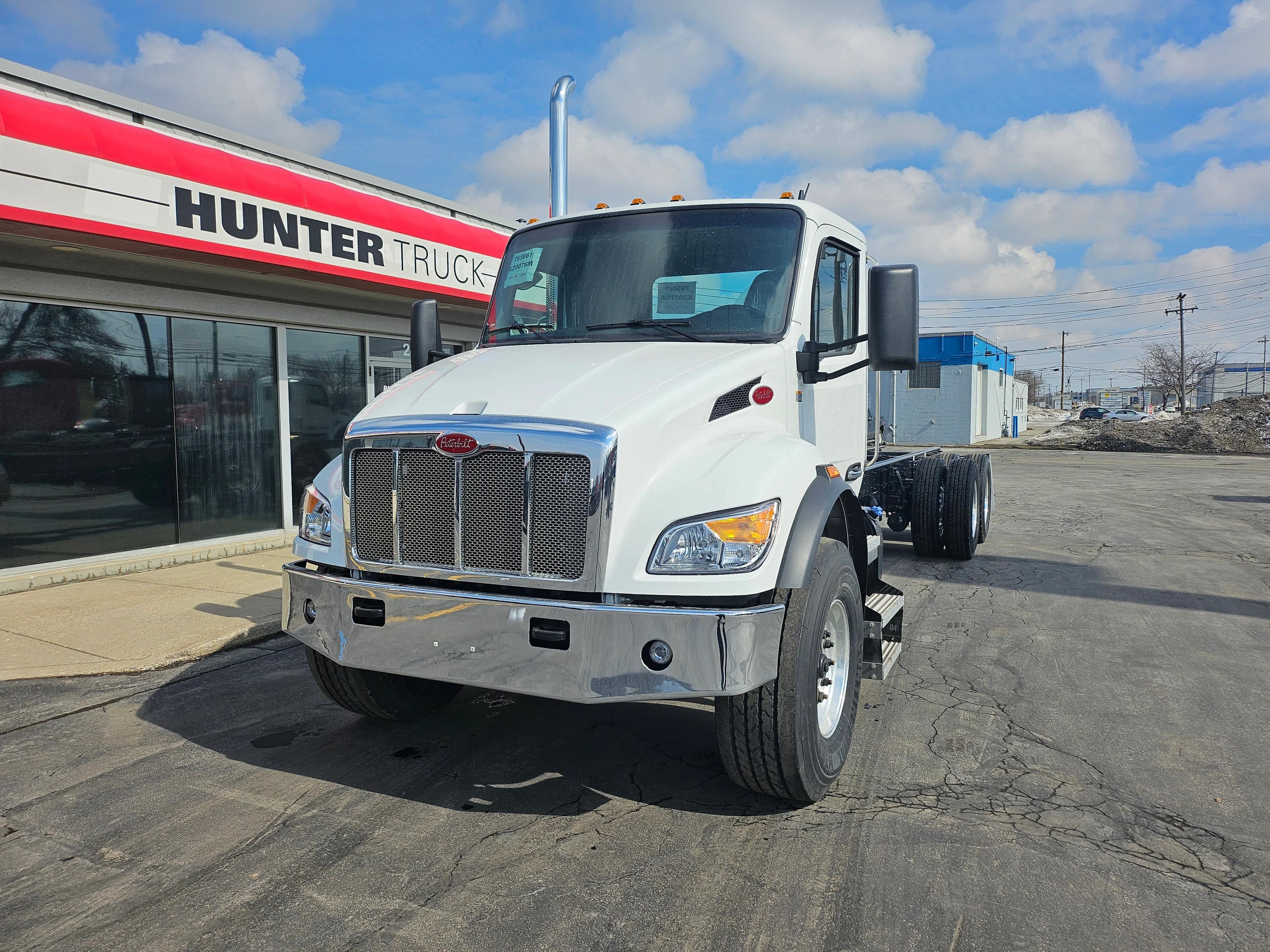 2025 Peterbilt 548