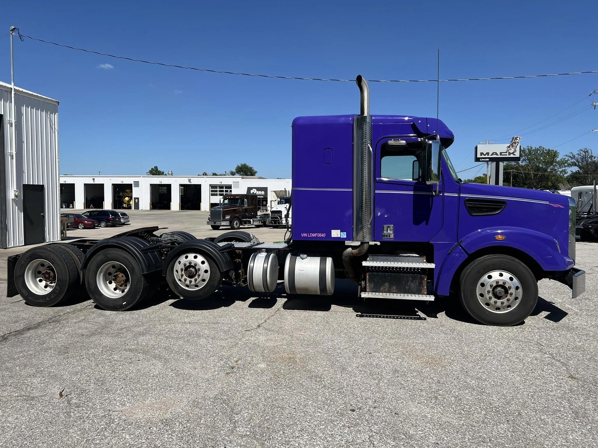 2020 Freightliner 122SD — photo 6