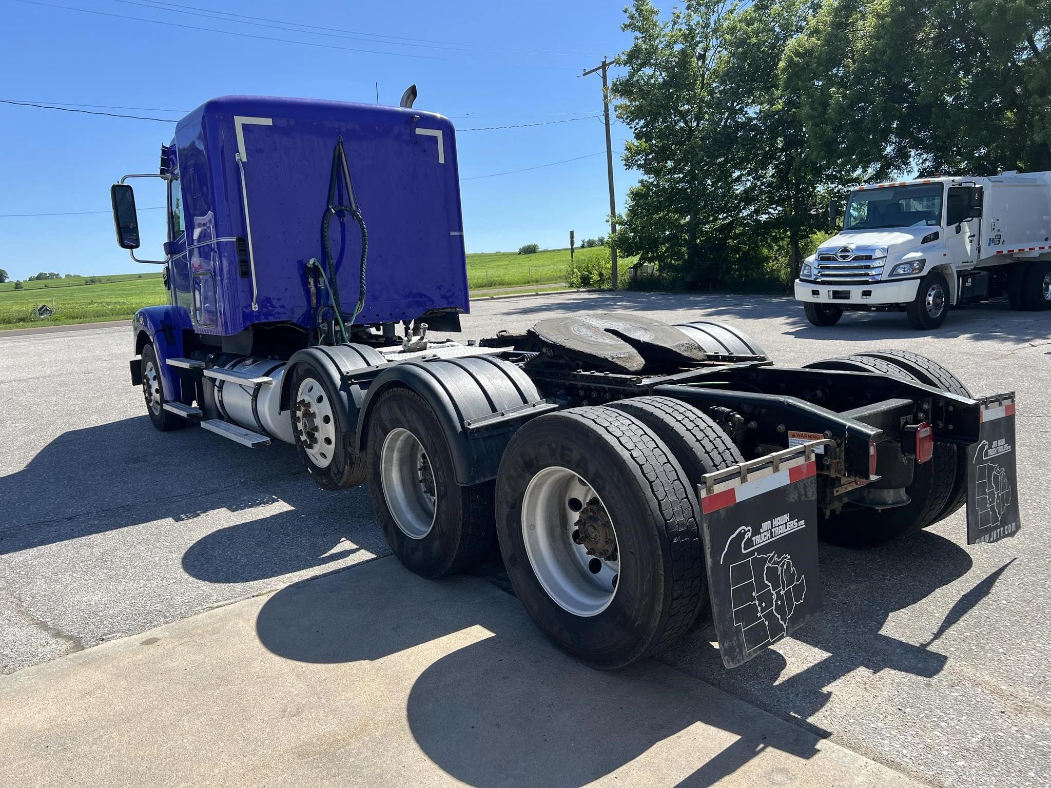 2020 Freightliner 122SD — photo 3