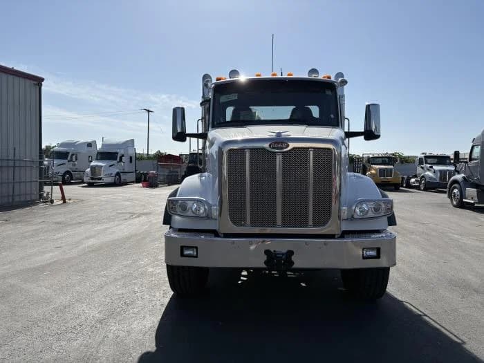 2027 Peterbilt 567 in Los Angeles, CA — photo 3