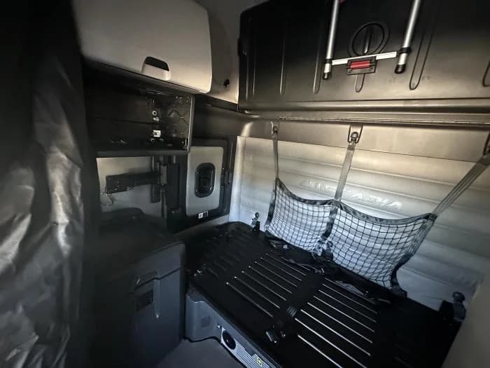 2022 Freightliner Cascadia in San Antonio, TX — photo 14