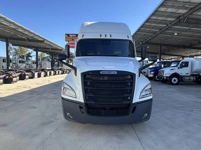 2022 Freightliner Cascadia in San Antonio, TX — photo 9