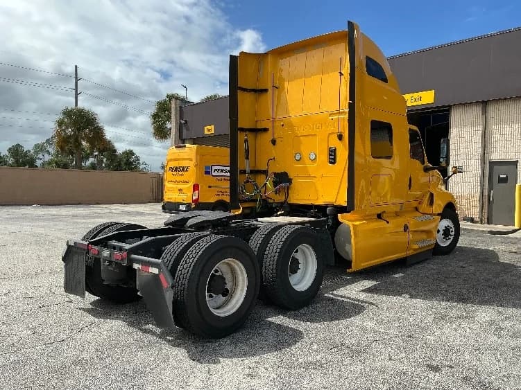 2022 International LT in Orlando, FL — photo 7