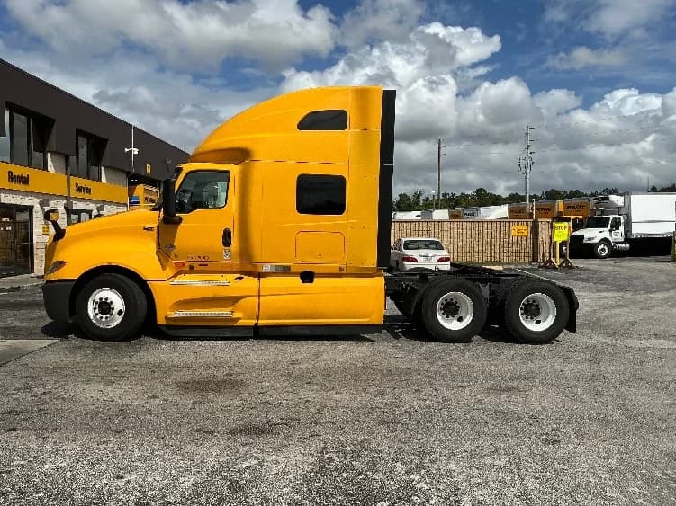 2022 International LT in Orlando, FL — photo 4