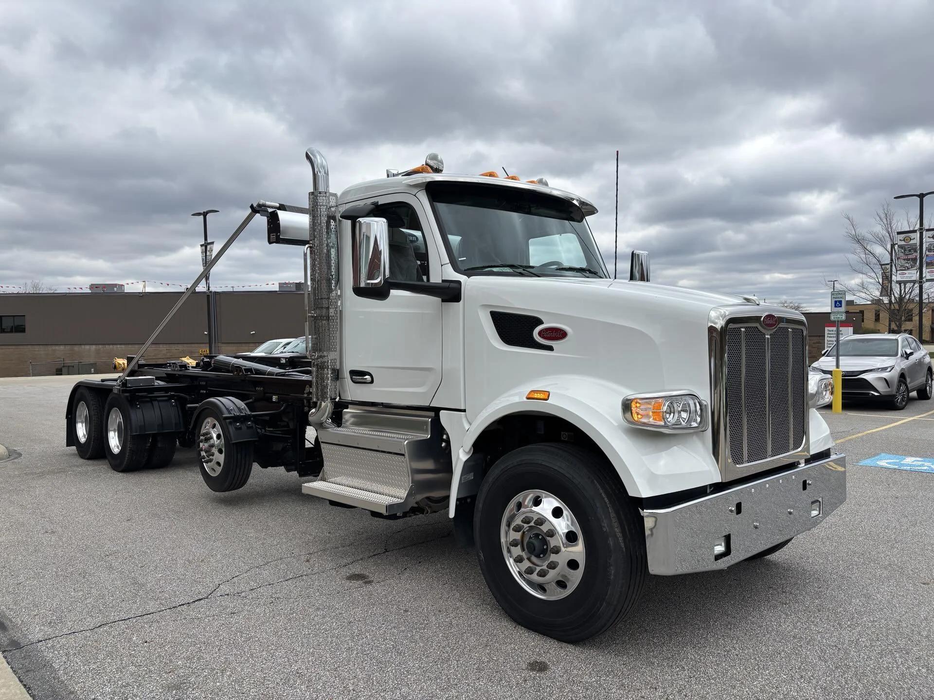 2025 Peterbilt 567 in Broadview Hts, OH — photo 2