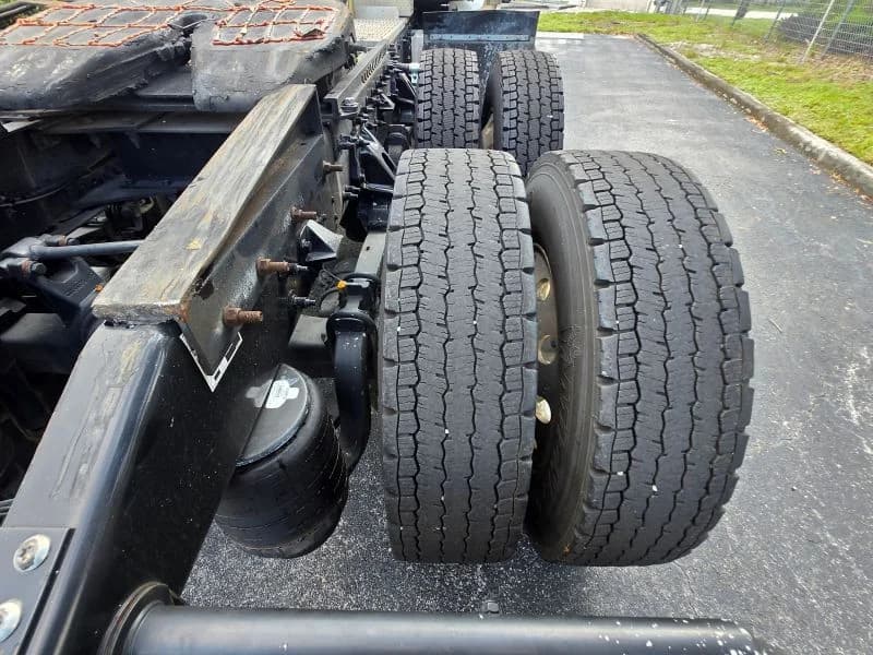 2022 Peterbilt 567 in Fort Lauderdale, FL — photo 7