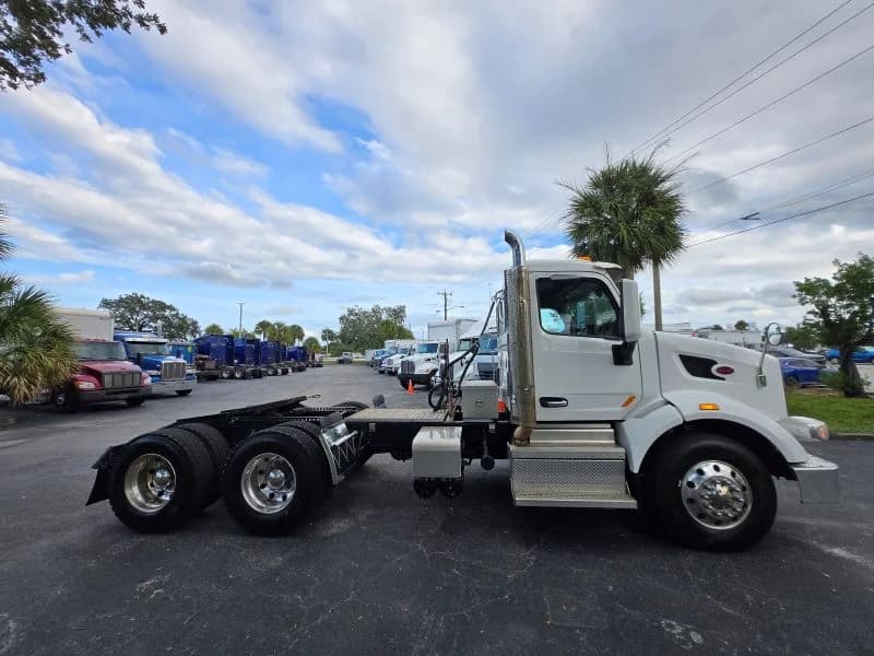 2022 Peterbilt 567 in Fort Lauderdale, FL — photo 9