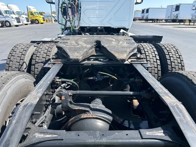 2019 International LT in Stockton, CA — photo 6