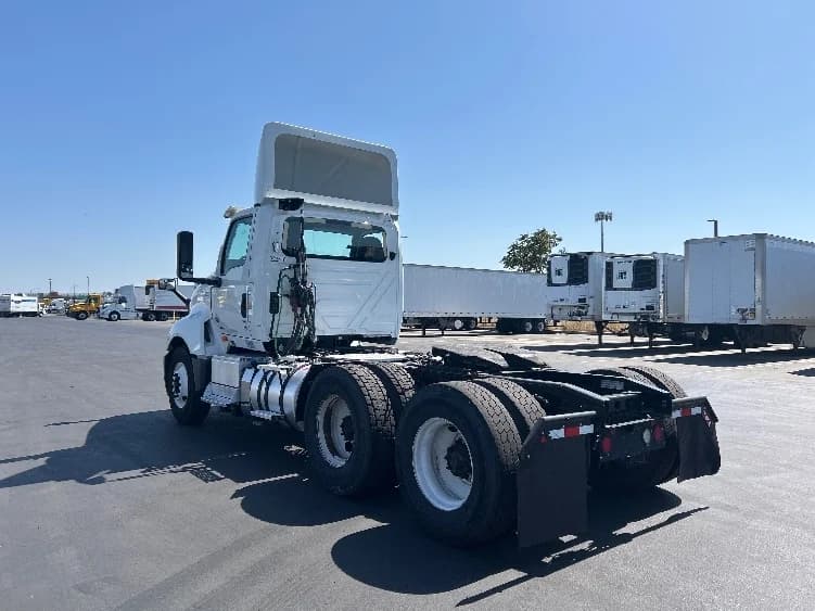 2019 International LT in Stockton, CA — photo 5
