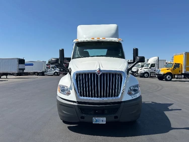 2019 International LT in Stockton, CA — photo 2