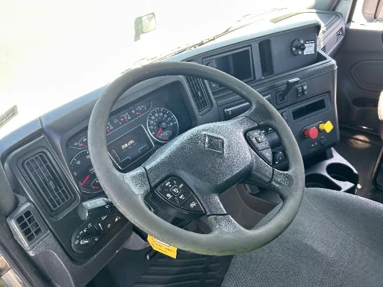 2019 International LT in Stockton, CA — photo 10