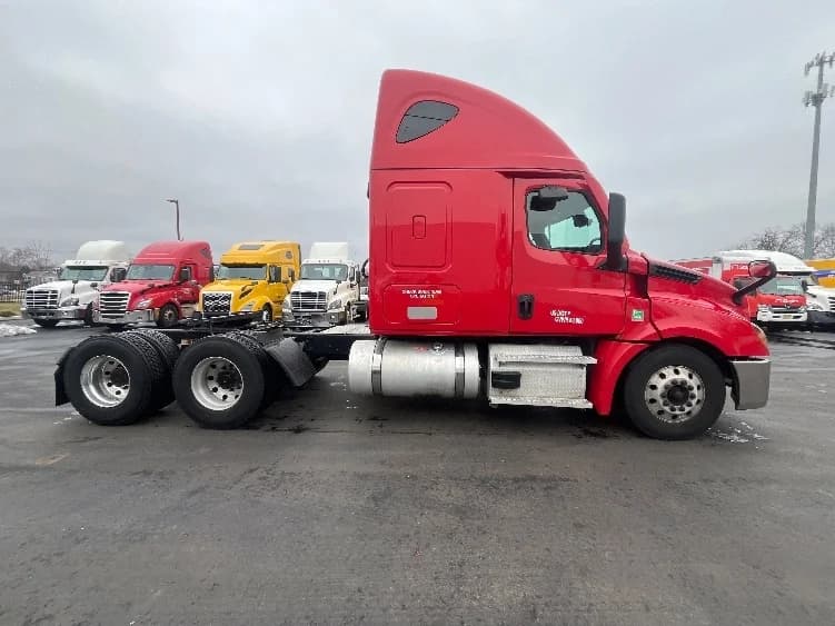 2021 Freightliner Cascadia in Cranbury, NJ — photo 8