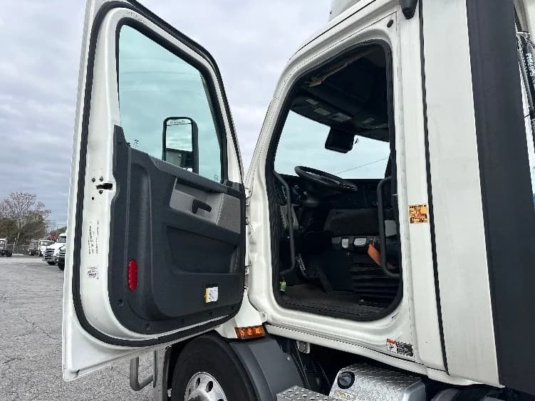 2020 Freightliner Cascadia in Atlanta (Conyers), GA — photo 9