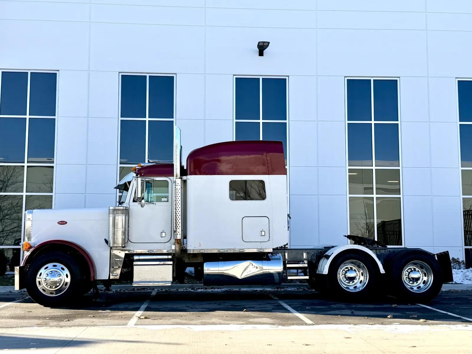 1998 Peterbilt 379 in New Lenox, IL — photo 4