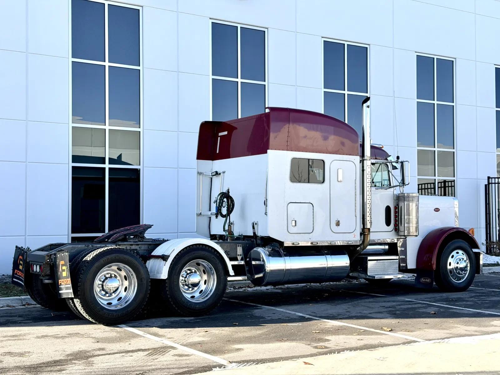 1998 Peterbilt 379 in New Lenox, IL — photo 5
