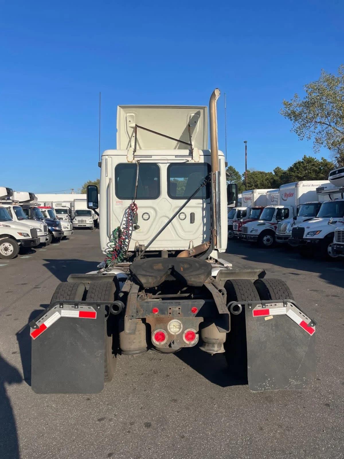 2018 Freightliner Cascadia in Farmingdale, NY — photo 5