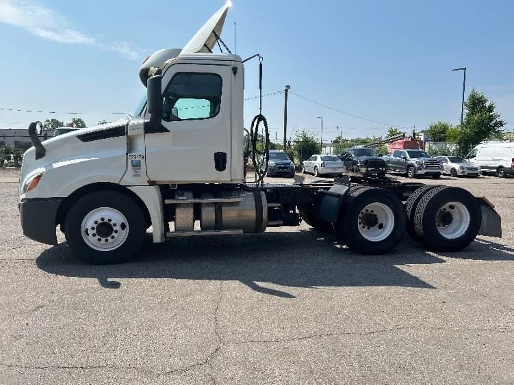 2019 Freightliner Cascadia in Flint, MI — photo 4