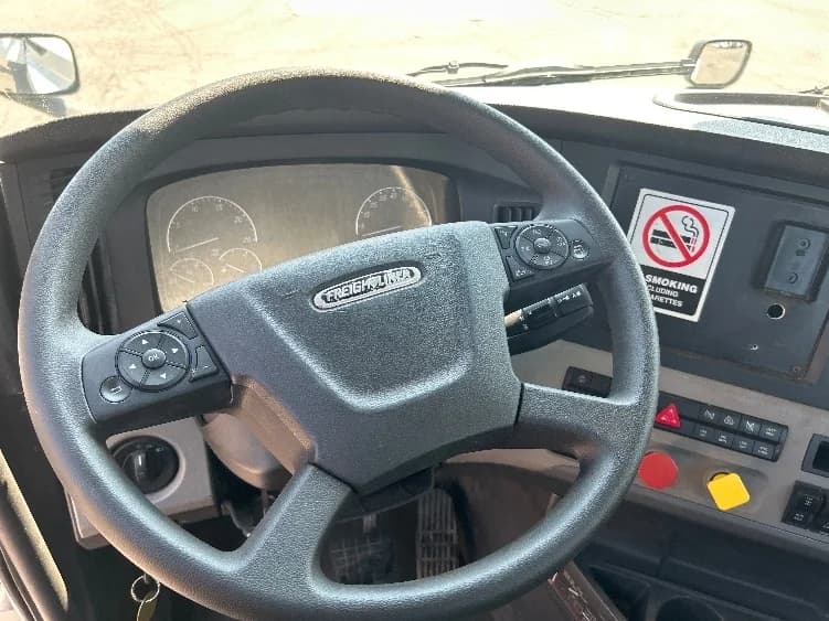2019 Freightliner Cascadia in Flint, MI — photo 10