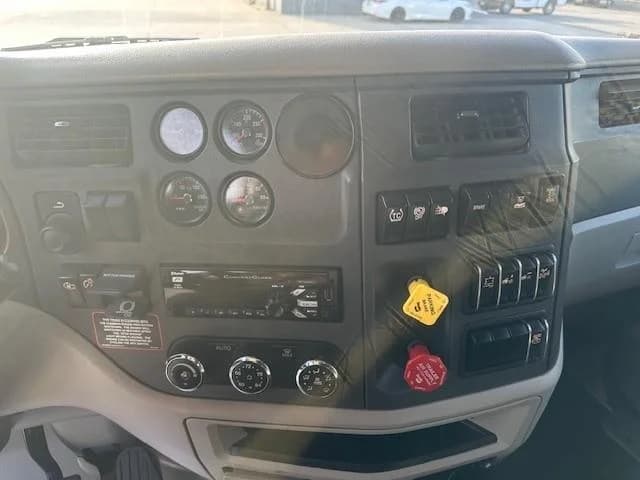 2020 Peterbilt 579 — photo 9