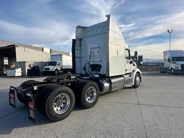 2020 Peterbilt 579 — photo 2