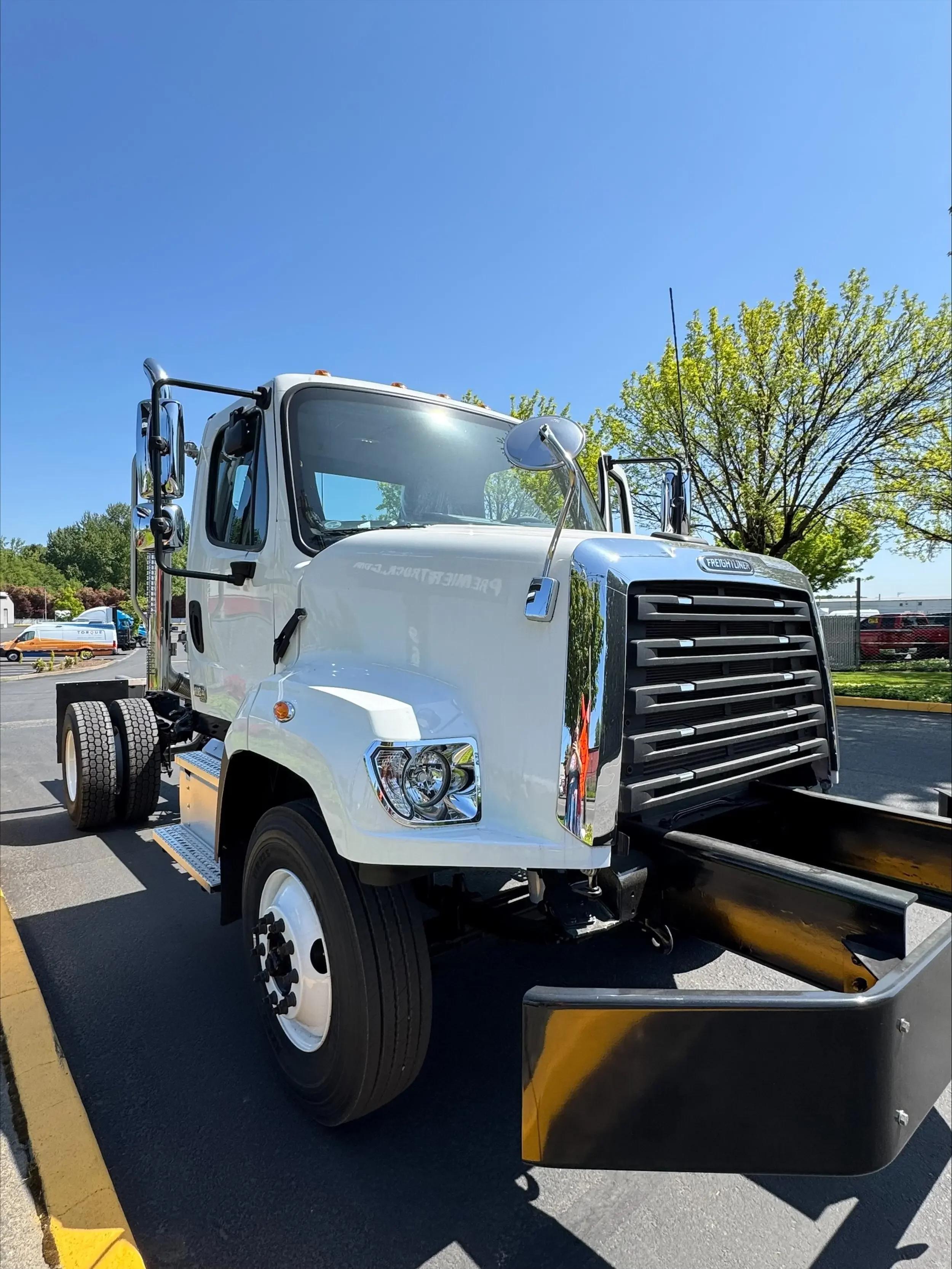 2025 Freightliner 108SD in Portland, OR — photo 4