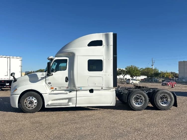 2022 International LT in San Antonio, TX — photo 4