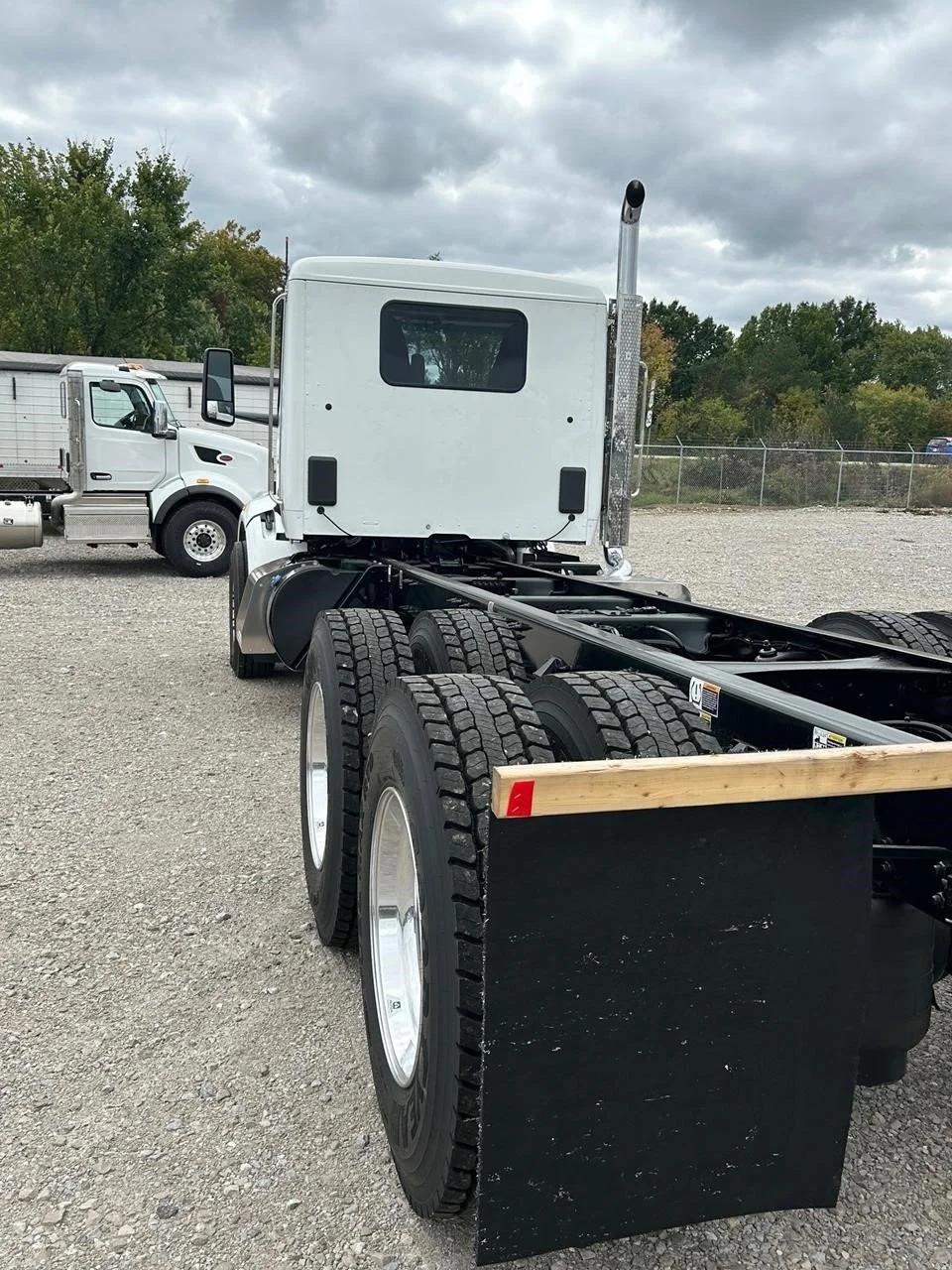 2025 Peterbilt 567 in Canton, OH — photo 3