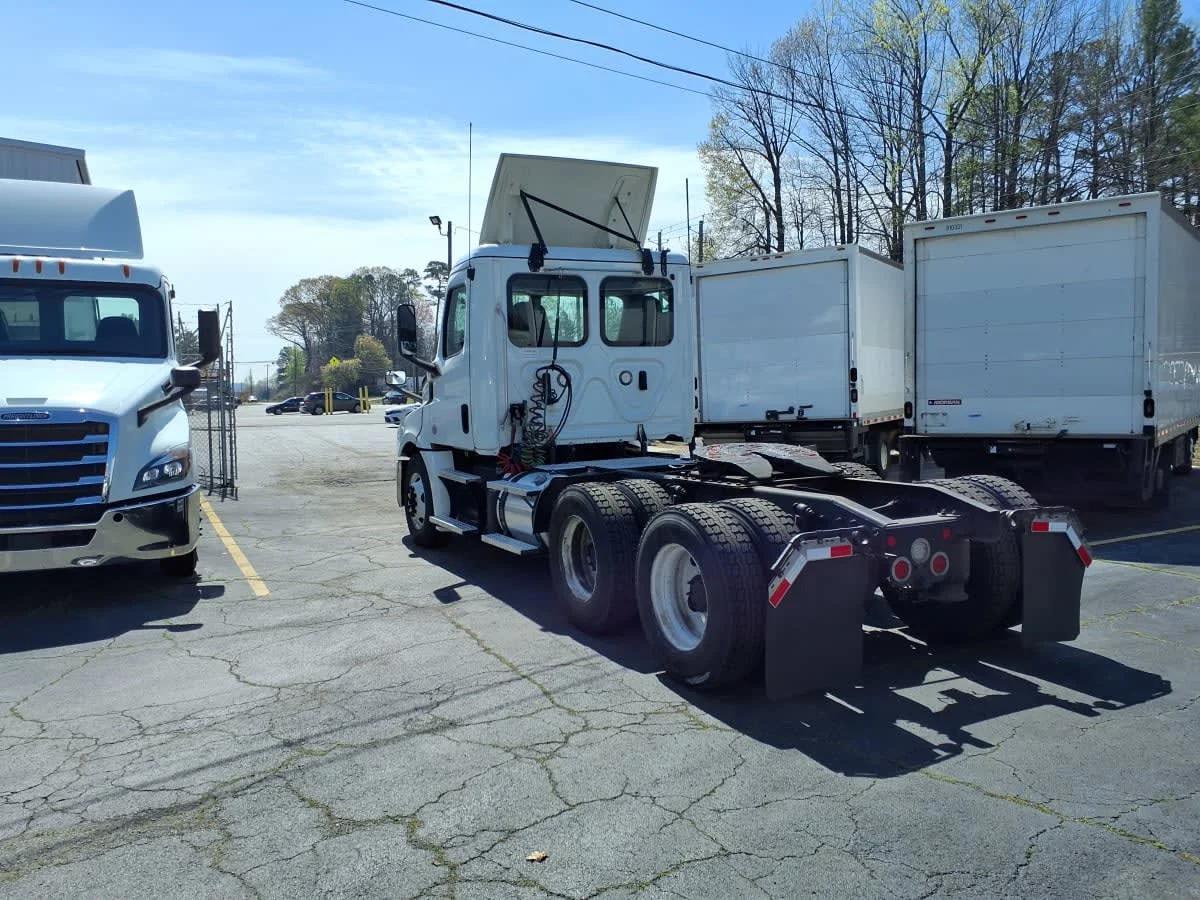 2020 Freightliner Cascadia in Doraville, GA — photo 6