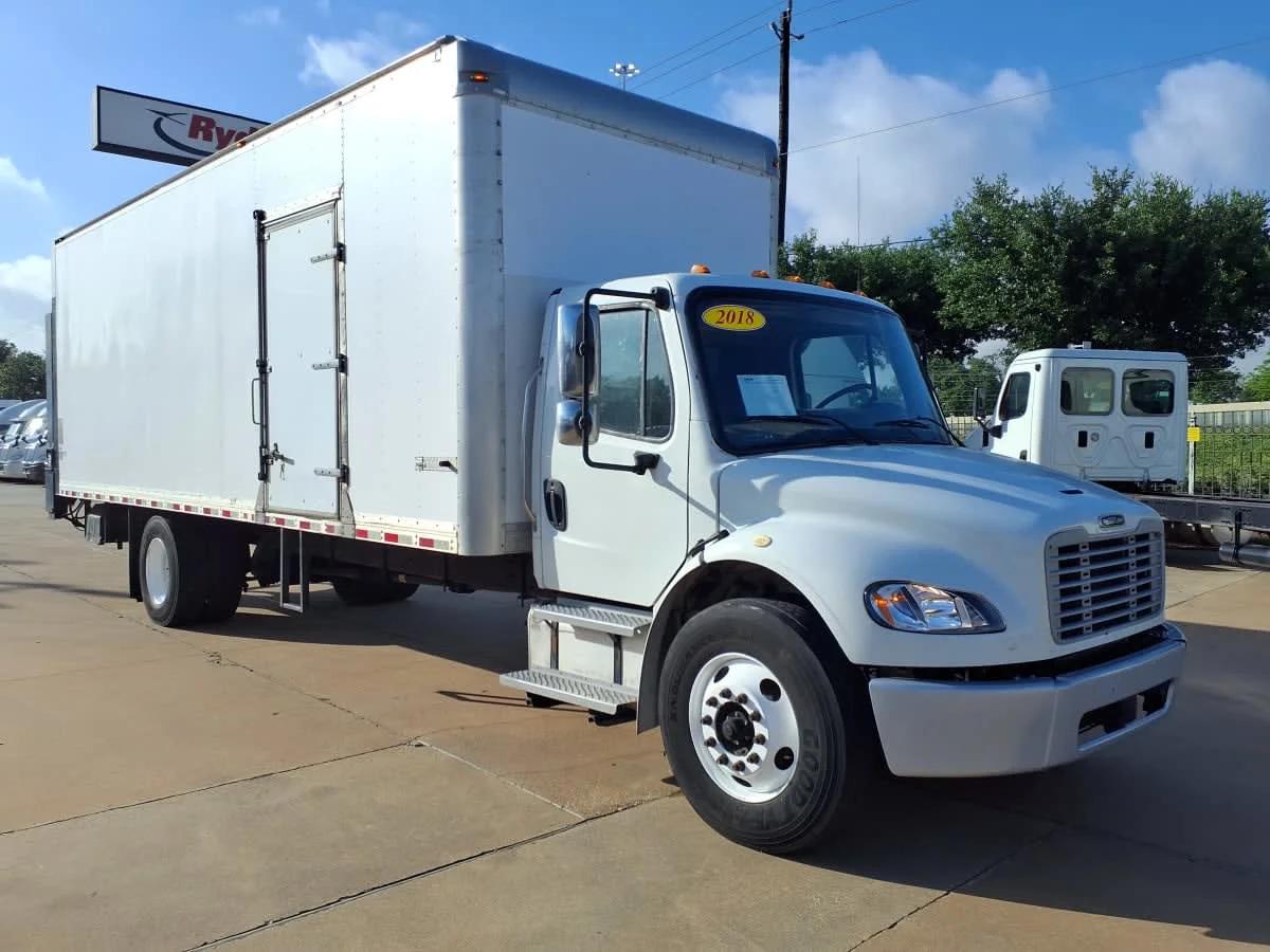 2018 Freightliner M2 106 in Houston, TX — photo 3