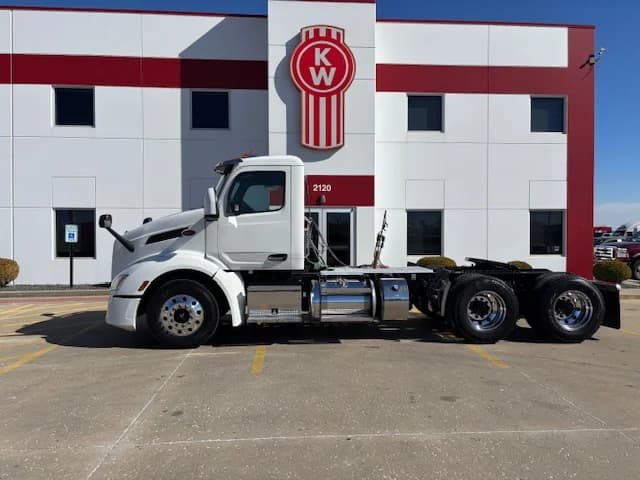 2023 Peterbilt 579 in Troy, IL — photo 3