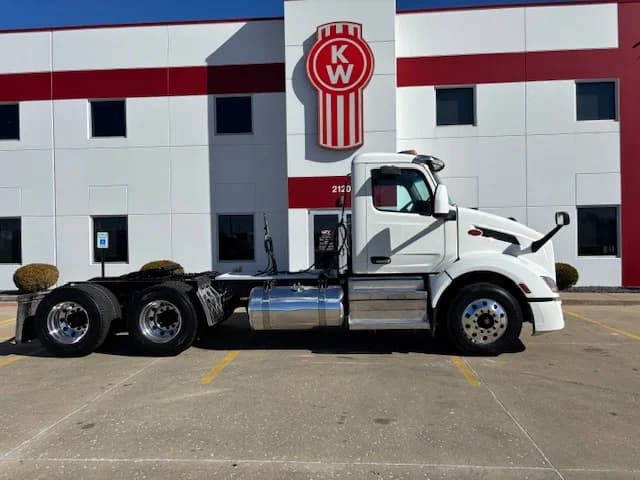 2023 Peterbilt 579 in Troy, IL — photo 5