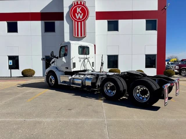 2023 Peterbilt 579 in Troy, IL — photo 2