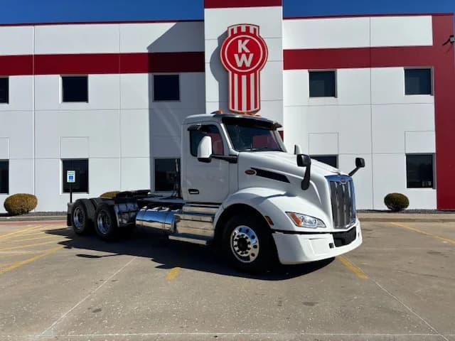 2023 Peterbilt 579 in Troy, IL — photo 6