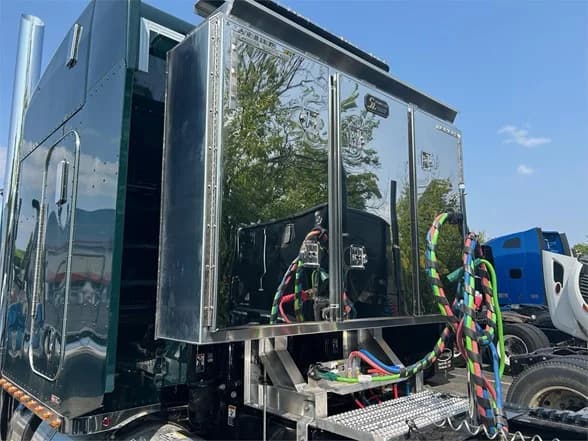 2024 Peterbilt 389 in Grove City, OH — photo 8