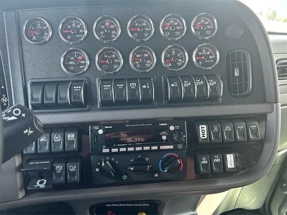 2024 Peterbilt 389 in Grove City, OH — photo 17