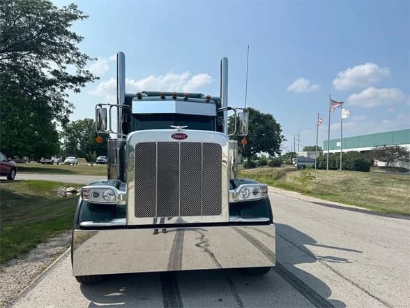 2024 Peterbilt 389 in Grove City, OH — photo 3
