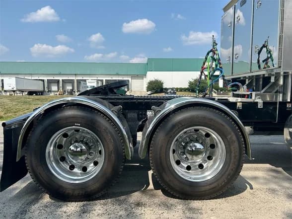 2024 Peterbilt 389 in Grove City, OH — photo 7