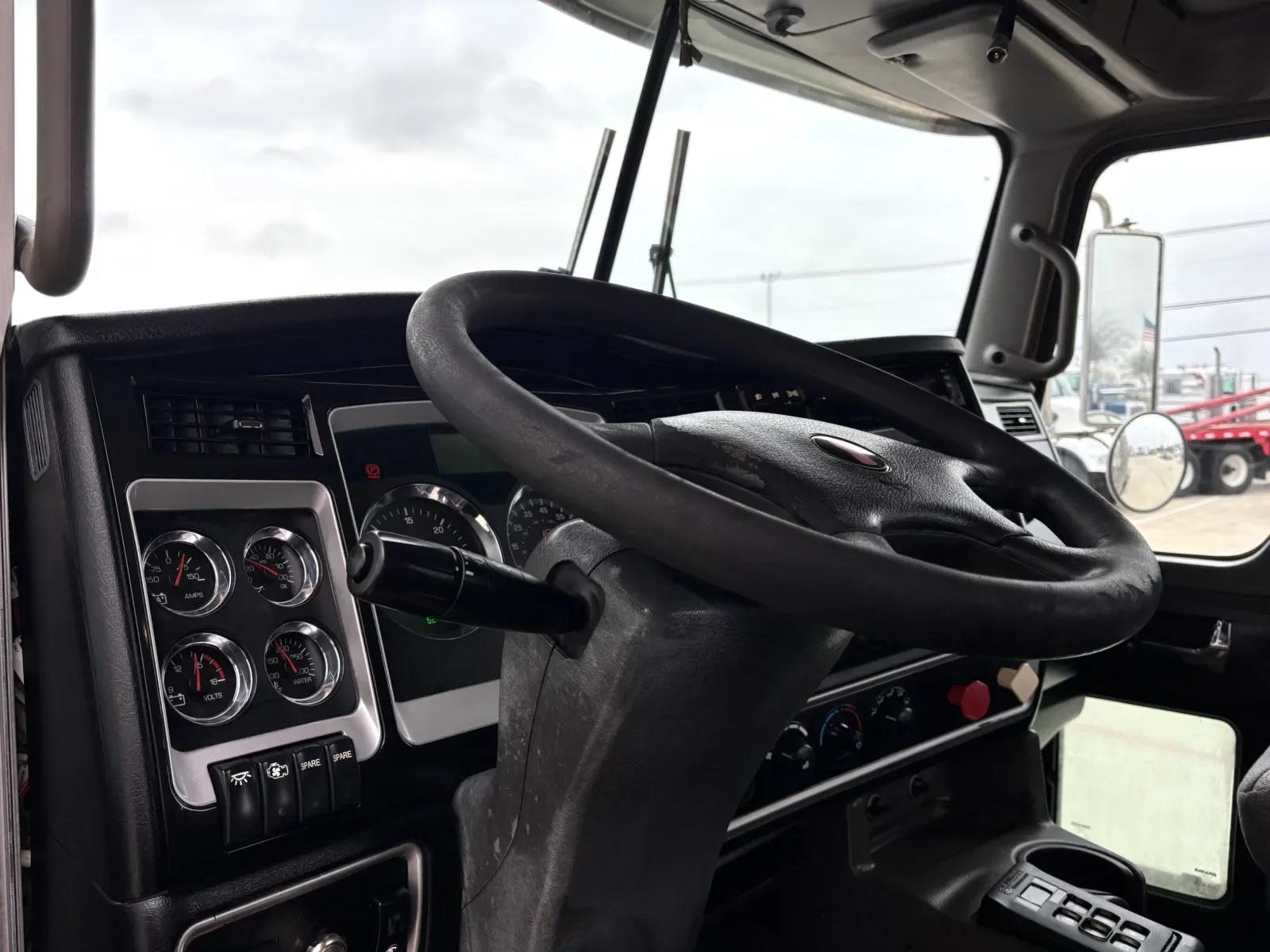 2013 Kenworth T800 in Hutchins, TX — photo 15