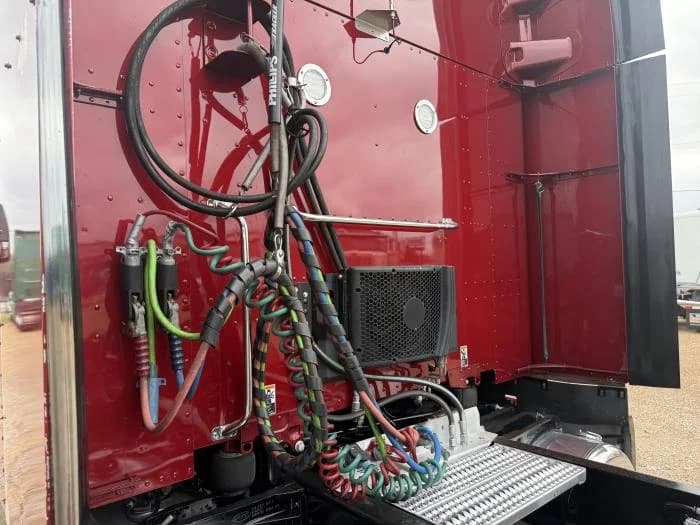 2023 Peterbilt 579 — photo 46